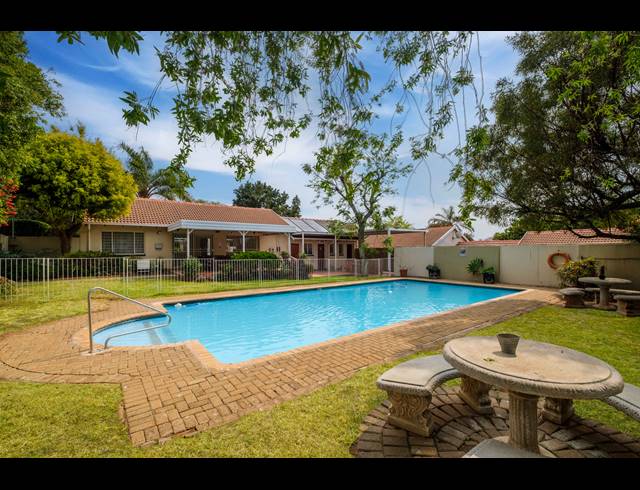 2 BEDROOM TOWNHOUSE FOR SALE IN SUNDOWNER